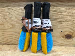 lot 139 image: (3) Carrand 92012 AutoSpa Deluxe Grip Tech Wheel and Brake Dust Brush 012252