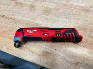 lot 65 image: Milwaukee M12 12V Lithium-Ion Cordless Oscillating Multi-Tool Model# 2426-20 -Tool Only