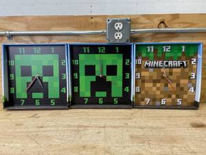 lot 198 image: Lot of 3 - Minecraft Clocks