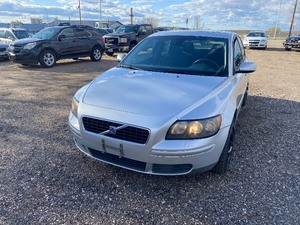 lot 9 image: 2006 Volvo S40