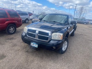 lot 8 image: 2007 Dodge Dakota