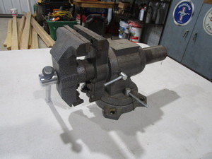 lot 7 image: 5 Bench Vise