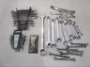 lot 18 image: Misc Wrenches