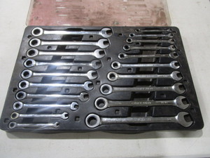 lot 21 image: Craftsman SAE & Metric Ratchet Wrenches