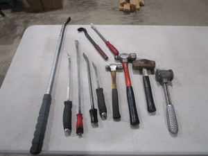 lot 23 image: Hammers & Pry Bars