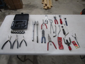 lot 39 image: Automotive Tools