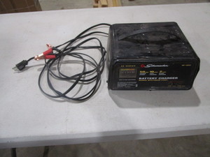 lot 49 image: Battery ChargerBooster