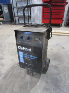 lot 55 image: Battery ChargerBooster