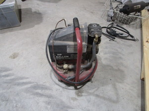 lot 76 image: Pancake Air Compressor