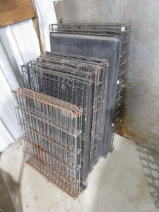 lot 83 image: Pet Kennels