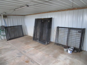 lot 84 image: Kennel Gates & Connectors