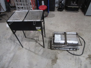 lot 89 image: Propane Deep Fryer & Electric Grill Press