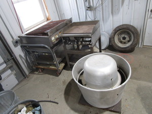 lot 90 image: Gas Grill, Gass Griddle, Exhaust Hood & Fan