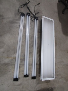 lot 95 image: 4 LED & Fluorescent Lights
