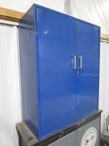 lot 122 image: Shop Cabinet 14x32x39