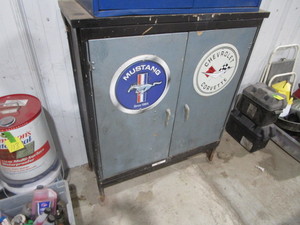lot 123 image: Shop Cabinet 14x36x45