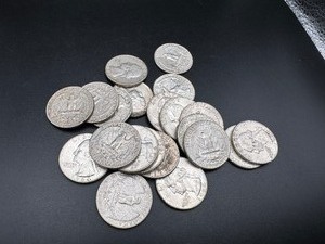 lot 66 image: 21 Silver Washington Quarters all 1960s