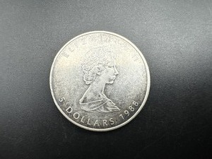 lot 90 image: 1988 Canada $5 1 Oz. Silver Coin
