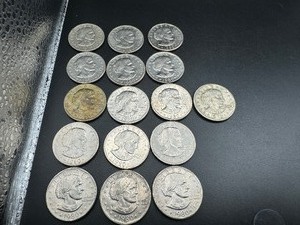 lot 23 image: Sixteen Susan B. Anthony Dollar Coins