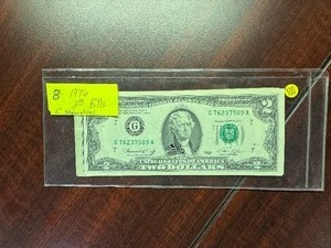 lot 100 image: Eight Uncirculated 1976 $2.00 Bills (5 Consecutively Serial Numbered)
