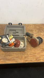 lot 14 image: Porter Cable Random Orbit Sander with Carrying Case and Sanding Discs