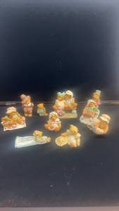 lot 43 image: Collection of 10 Cherished Teddies Figurines