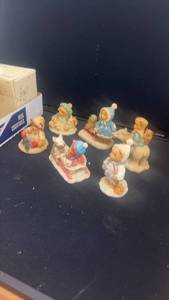 lot 58 image: Set of 8 Cherished Teddies Figurines with Original Boxes