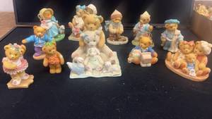 lot 60 image: Collection of 9 Cherished Teddies Figurines