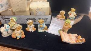 lot 66 image: Set of 10 Cherished Teddies Collectible Figurines
