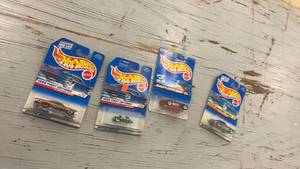 lot 123 image: Set of 5 Hot Wheels 1998 First Editions Die-Cast Cars