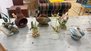 lot 128 image: Collection of 7 Vintage Decorative Figurines and Vases