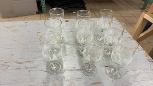 lot 136 image: Set of 10 Vintage Etched Wine Glasses with Gold Rim