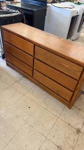 lot 170 image: Solid Oak 6-Drawer Dresser