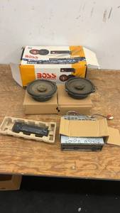 lot 177 image: Boss 645CK Audio System Package with Speakers and In-Dash Receiver