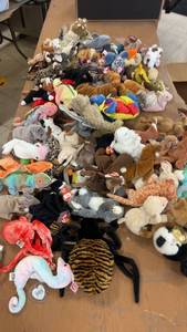 lot 178 image: Large Collection of Assorted Beanie Babies with Tags