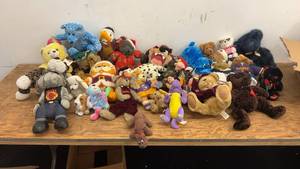lot 188 image: Large Collection of Assorted Plush Toys and Stuffed Animals