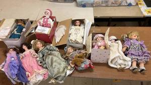 lot 190 image: Collection of 10 Porcelain Dolls with Boxes and Certificates