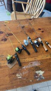 lot 260 image: Set of 4 Fishing Rods with Reels and Accessories