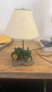 lot 265 image: John Deere Tractor Table Lamp with Farm Scene Base