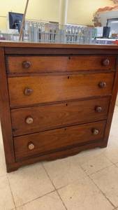 lot 284 image: Antique Wooden 4-Drawer Chest of Drawers