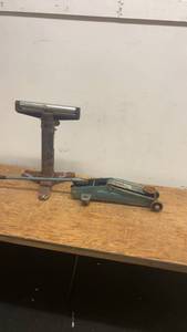 lot 203 image: Heavy Duty Jack Stand and Roller Stand Set