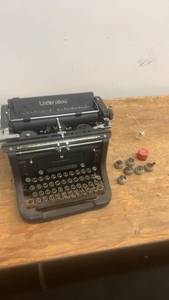 lot 209 image: Vintage Underwood Typewriter with Extra Typeballs