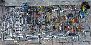 lot 13 image: Large Hand Tool Lot