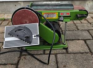 lot 15 image: Central Machinery BeltDisc Sander with DryWet Sanding Block