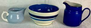 lot 43 image: Blue Pottery Bundle-2 Creamers and Serving bowl