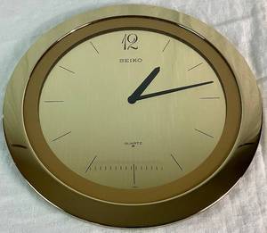 lot 37 image: Vintage Gold Toned Seiko Wall Clock 11