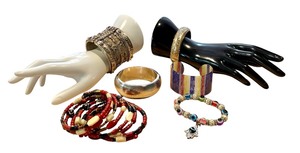 lot 15K image: Assorted Bracelets