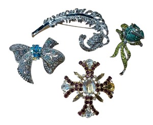 lot 34G image: Four Lovely Rhinestone Brooches
