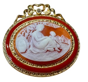 lot 33G image: Joan Rivers Mother and Child Cameo Brooch