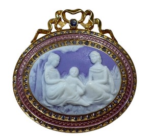 lot 29G image: Vintage Signed Joan Rivers Faux Lavender Cameo & Crystal Gold Tone Pin  Brooch